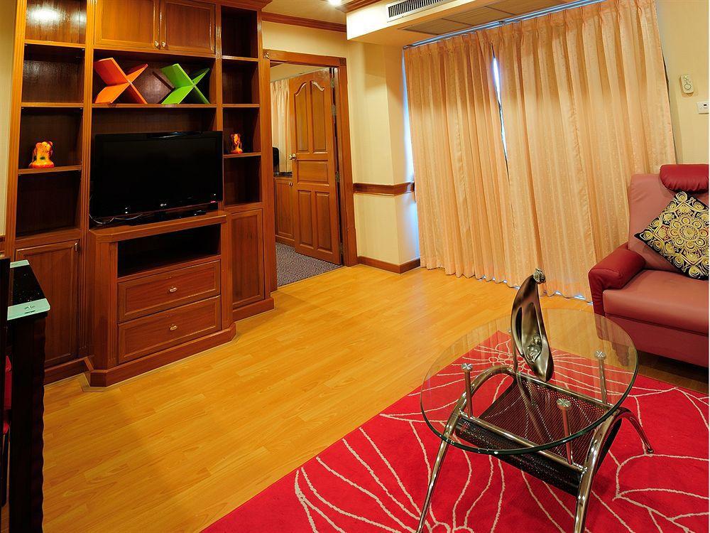 Oyo 796 Paradise Sukhumvit Hotel Banguecoque Exterior foto
