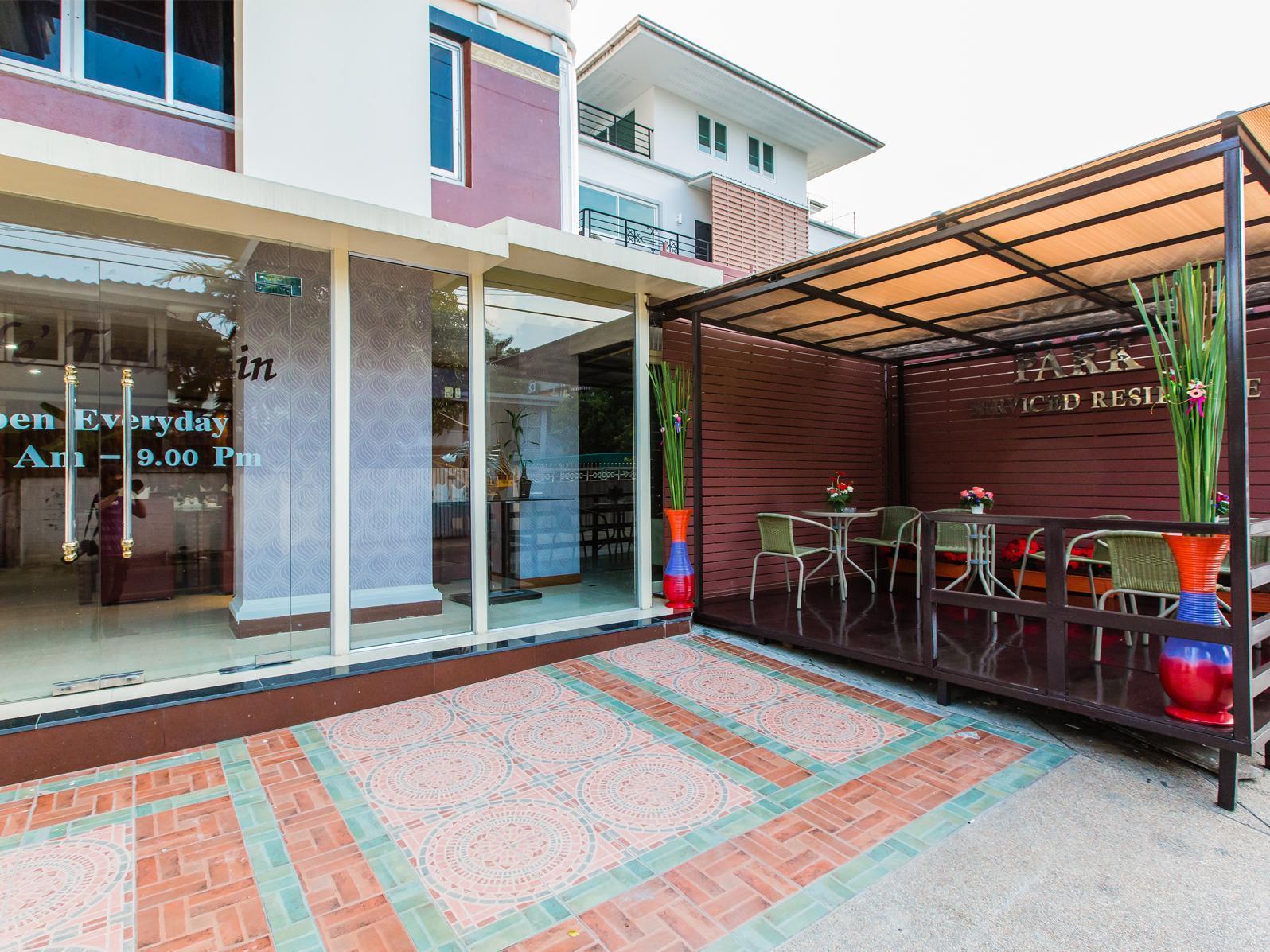Oyo 796 Paradise Sukhumvit Hotel Banguecoque Exterior foto
