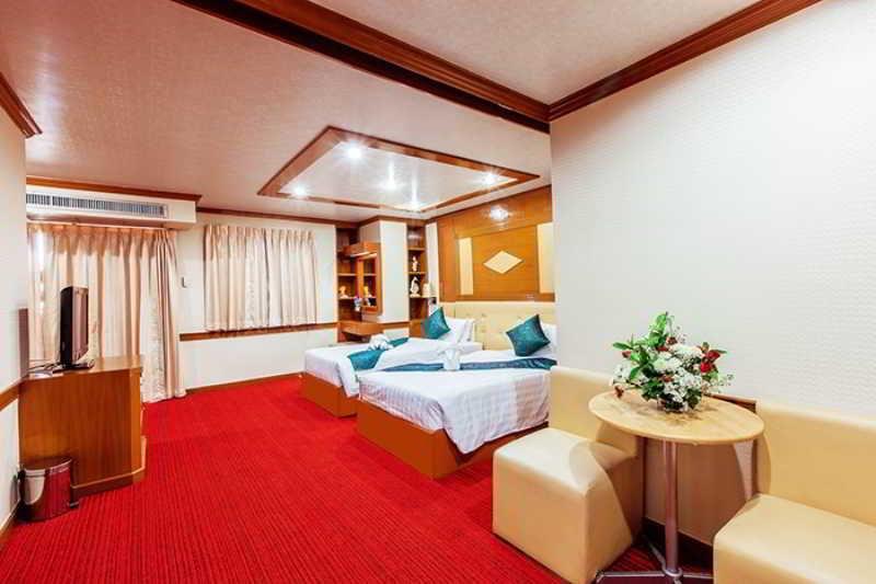 Oyo 796 Paradise Sukhumvit Hotel Banguecoque Exterior foto