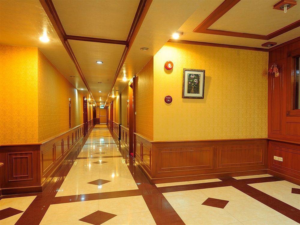Oyo 796 Paradise Sukhumvit Hotel Banguecoque Exterior foto