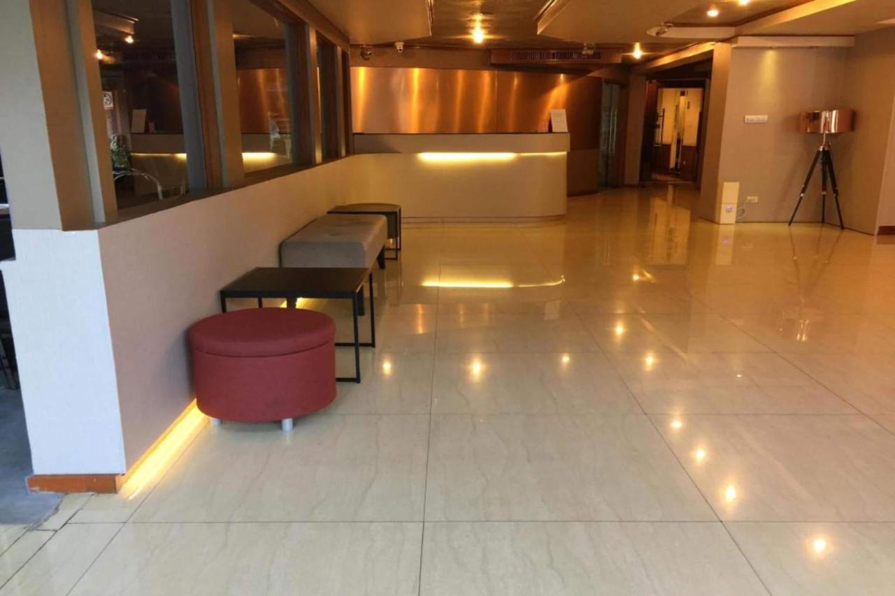 Oyo 796 Paradise Sukhumvit Hotel Banguecoque Exterior foto